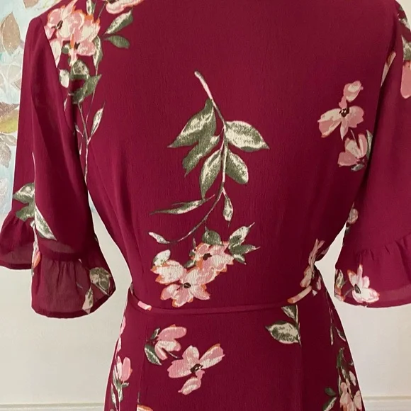 LULUS BURGUNDY FLORAL WRAP MAXI DRESS SIZE SMALL 🌟EUC🌟 - Picture 9 of 16